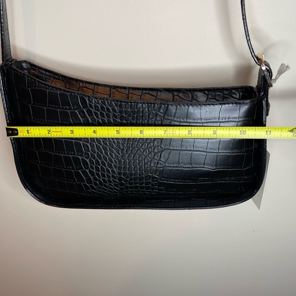NWT -Crocodile textured Asymmetric Shoulder Handbag - Black - Picture 11 of 11